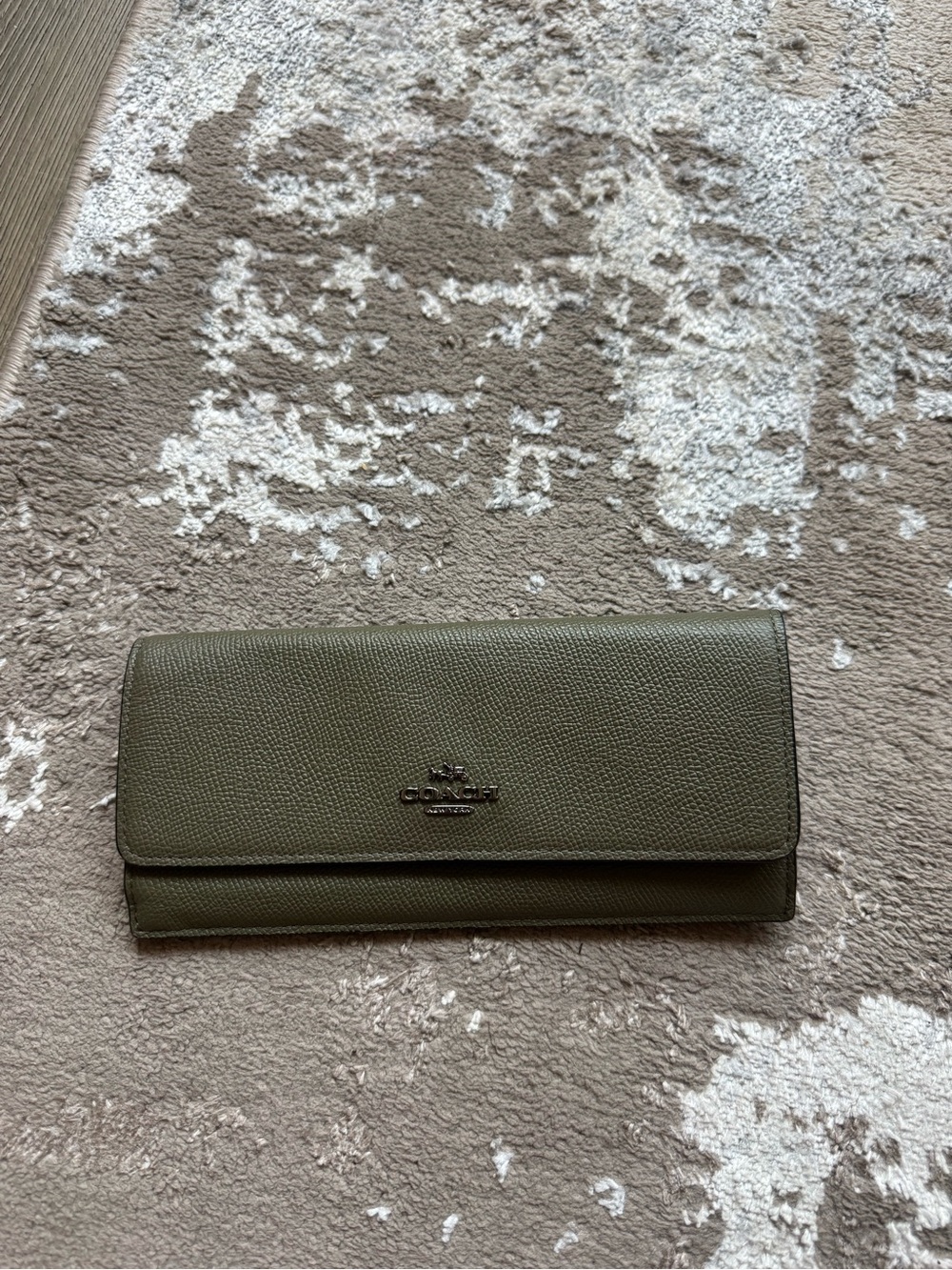 Coach Olive Pebble Leather Slim Wallet (Like new/never used it)